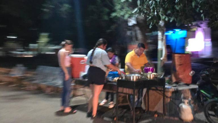 En Rosario comienza la venta de antojitos como el atole y chocolate, propios de la temporada decembrina.