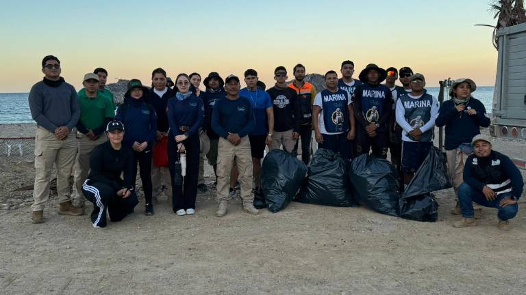 Jornada de limpieza en la Isla Madre de las Islas Marías.