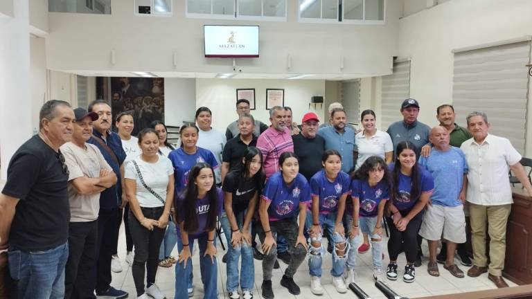La iniciativa busca reconocer su legado en la formación deportiva y educativa de Mazatlán.