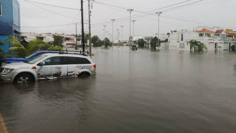 La zona de El Toreo se encuentra inundada debido a la cantidad de lluvia registrada en las últimas horas.