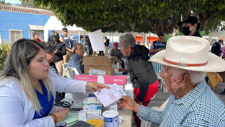 Vecinos de la comunidad de Agua Verde, Rosario, tuvieron servicios gratuitos durante la jornada.