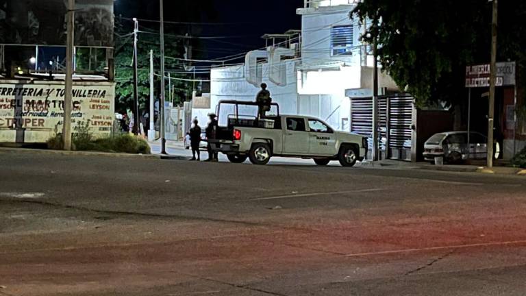 Por segundo día, fuerzas federales refuerzan su presencia en Guasave con más de 30 vehículos.