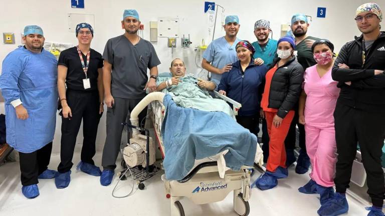 La cirugía se realizó el pasado mes de diciembre en el Hospital General de Culiacán, donde se le colocó de manera exitosa una prótesis total de cadera bilateral por desgaste a un paciente varón.