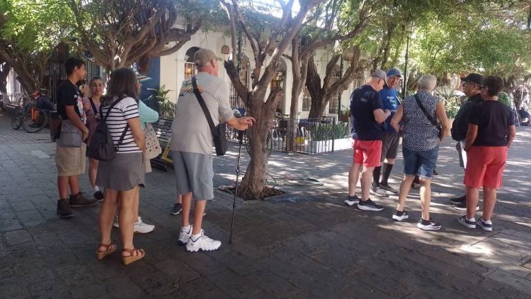 Este miércoles arribaron el segundo y tercer crucero de 13 programados durante febrero en Mazatlán, lo que atrajo turismo a lugares como el Centro Histórico.