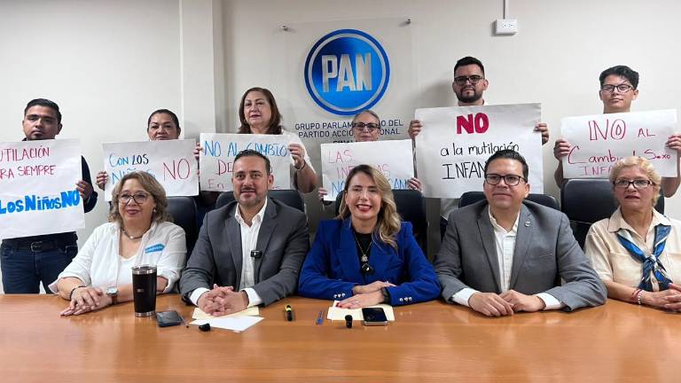 Conferencia del Grupo Parlamentario del PAN en el Congreso de Sinaloa y de la organización Vía Familia.