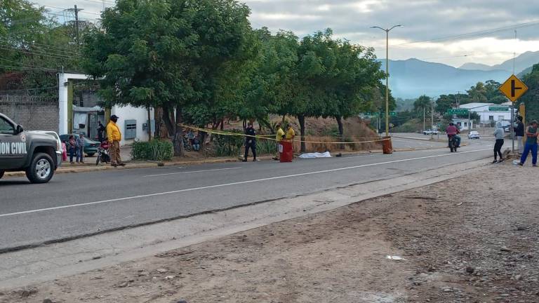 El accidente sobre la carretera México 15 se registró la mañana de este lunes en El Rosario.
