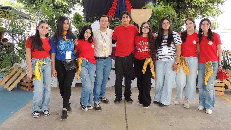 Jóvenes listos para disfrutar su Pascua Juvenil.