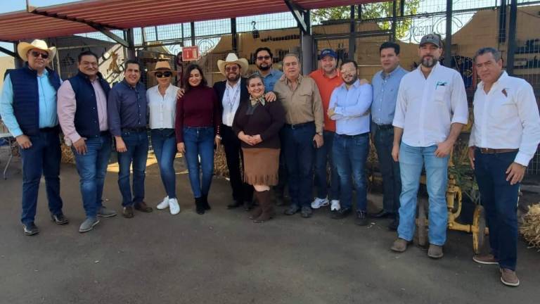 Dirigentes de la Unión Ganadera Regional de Sinaloa y líderes empresariales recorren la Feria Ganadera.