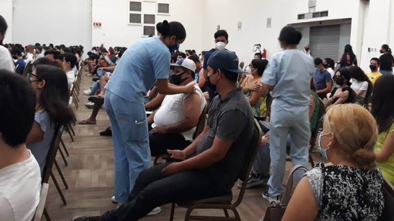 Módulo de vacunación en el Centro de Convenciones.
