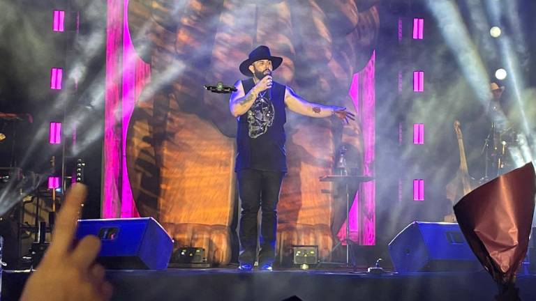 Carín León se presenta en el estadio Teodoro Mariscal.