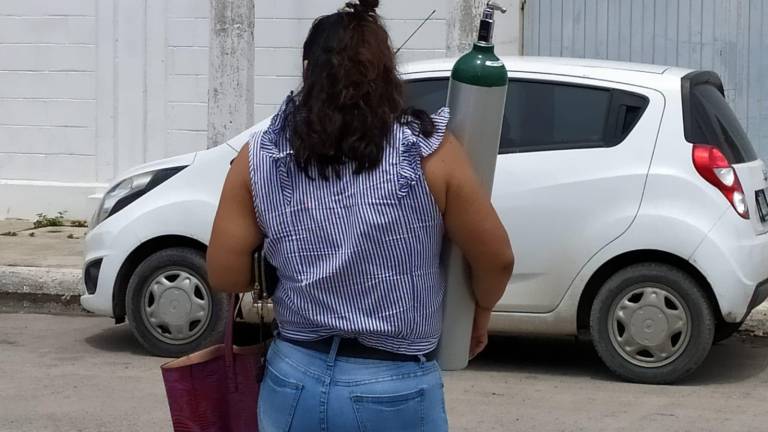 Situación con el Covid en Mazatlán hace que empresas rellenen tanques de oxígeno en domingo