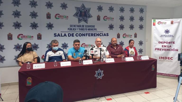 En rueda de prensa se dan detalles del torneo.