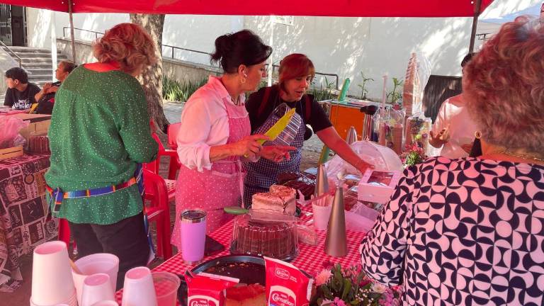 Vecinos de la Colonia Chapultepec, en Culiacán, organizan kermés para la construcción de un velatorio al servicio de la comunidad.