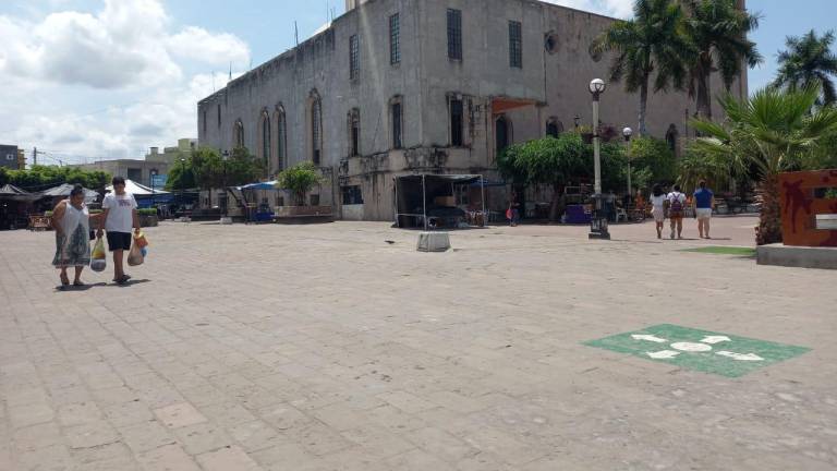 Tras protesta, vendedores ambulantes logran quedarse en la plazuela Ramón Corona, en Escuinapa