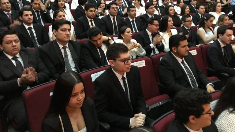 Un total de 76 estudiantes de la Escuela Libre de Derecho se graduaron.