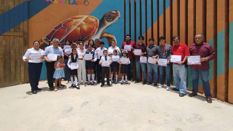 Los jóvenes ganadores recibieron reconocimientos de parte del Imju.