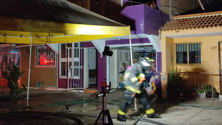 Intentan ahuyentar con pirotecnia a murciélagos, pero se incendia habitación en Mazatlán
