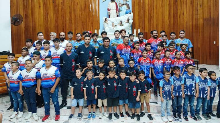 Los peloteritos de la Quintero Castañeda recibieron la bendición del Creador.