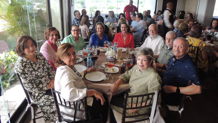 Relizan despedida especial en honor al Padre Juan Ruiz