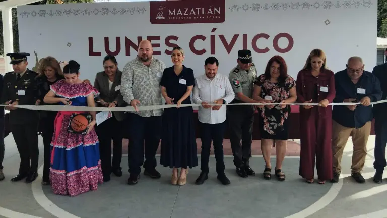 Lunes Cívico celebrado en la Telesecundaria de Siqueros.