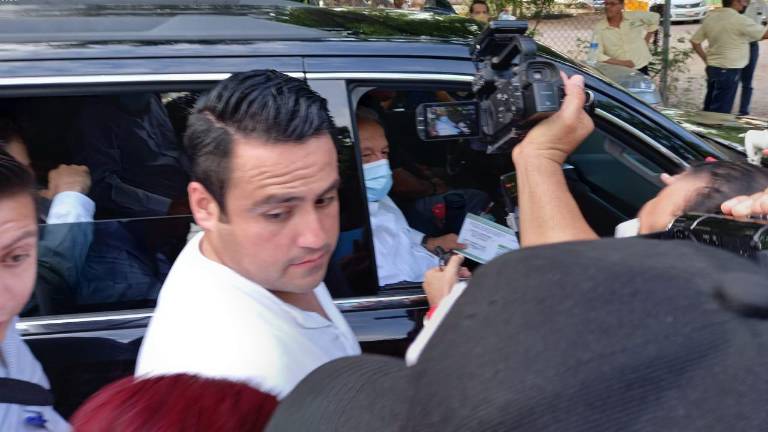 El Presidente Andrés Manuel López Obrador eludió la pregunta de si se llevará o no al todavía Gobernador Quirino Ordaz Coppel como parte de su gabinete federal.