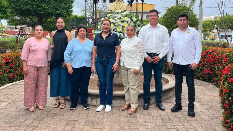 La Alcaldesa Claudia Valdez encabezó los actos conmemorativos por el 116 aniversario luctuoso de Gabriel Leyva Solano en Rosario.