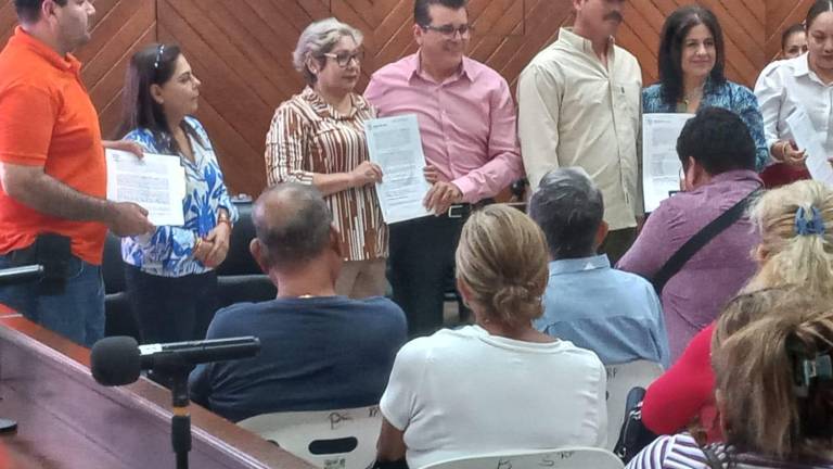 Entregan escrituras de viviendas a 101 familias de diferentes colonias de Mazatlán