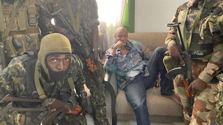 Militares detienen al Presidente de Guinea en un intento de golpe de Estado