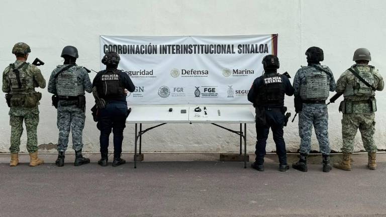 Objetos asegurados por las autoridades tras la revisión realizada en un módulo del centro penitenciario.