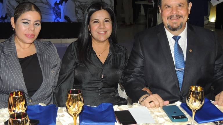 Disfrutan rotarios de queso, pan y vino con causa