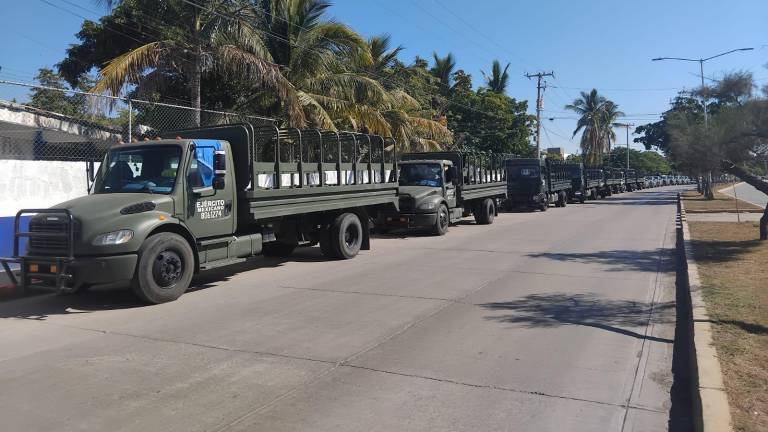 Camiones del Ejército se encuentran en la Tercera Región Militar.