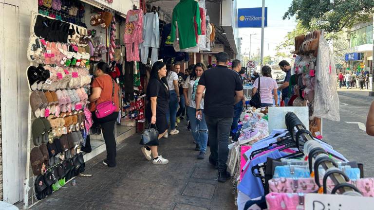 Comerciantes del Centro de Culiacán reportan buenas ventas durante la Navidad.