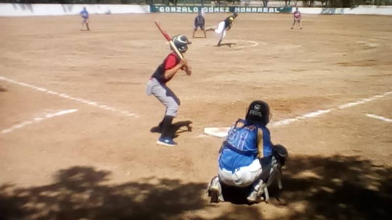 Suenan fuerte los maderos en la Toronja de la Liga Infantil y Juvenil de Beisbol del Pelikanos