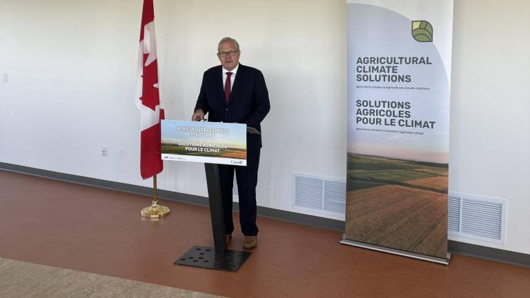 El Ministro de Agricultura y Agroalimentación canadiense, Lawrence MacAulay, indicó que el Gobierno de Canadá compartía la preocupación de Estados Unidos.