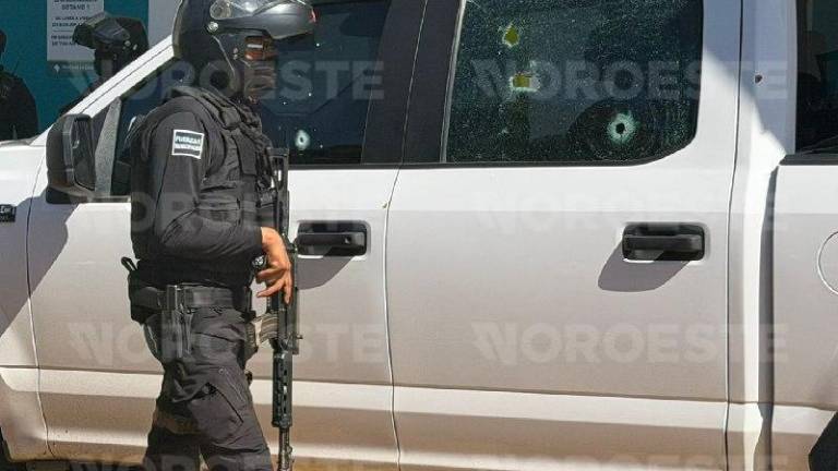 La camioneta en la que viajaba Sergio Torres Félix resultó con varios impactos de bala.