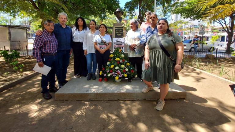 Periodistas, organizaciones y familia de Javier Valdez rinden homenaje en el sexto aniversario de su asesinato.