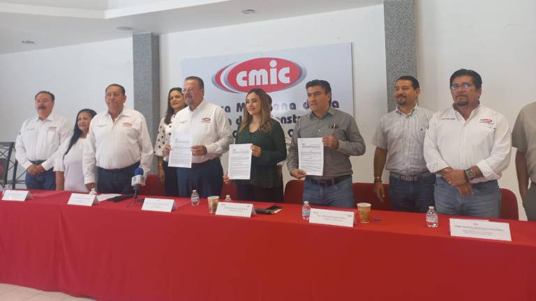 Firma de convenio entre Icatsin y CMIC Mazatlán.