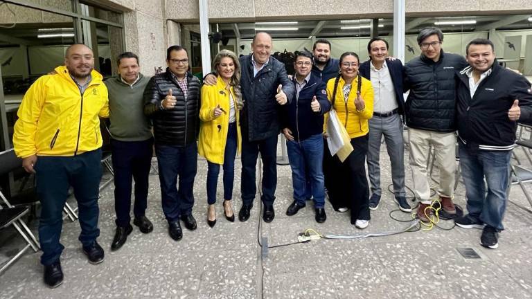 El Frente Amplio por México registró su coalición en el último minuto.