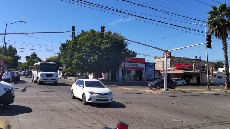 En Los Mochis activaron cinco nuevos cruceros semaforizados.