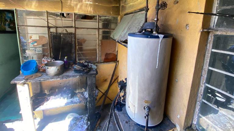 Un conato de incendio se registró en el cuarto de lavado de un domicilio en Mazatlán, dejando a uno de sus ocupantes lesioando.