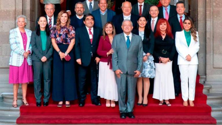 El Presidente Andrés Manuel López Obrador se reúne en Palacio Nacional con los gobernadores en funciones y electos de Morena.