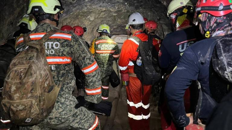 Autoridades mantienen labores de rescate en la zona para ubicar al último trabajador atrapado tras el accidente ocurrido en marzo, quien sería Isidro Beltrán.