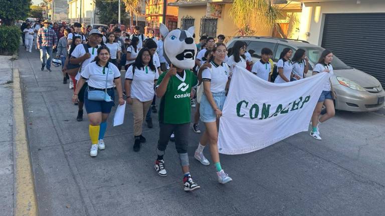 En la marcha participaron escuelas, funcionarios y el Grupo Familia Down Escuinapa.