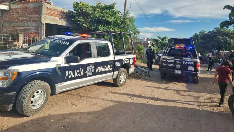 En un terreno baldío de la colonia Antonio Rosales, en Culiacán, fue hallado un hombre carbonizado.