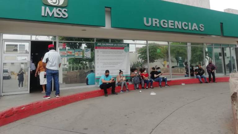 Los hospitales del IMSS en Culiacán, Mazatlán y Los Mochis y de la Secretaría de Salud estatal suspenderán momentáneamente citas médicas y cirugías para habilitar espacios para atender a pacientes con Covid-19.