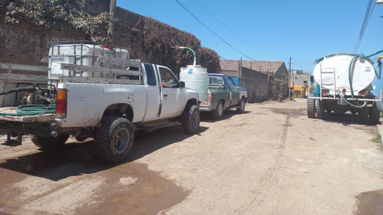 Vecinos de Escuinapa exigen suministro de agua potable tras cinco días secos