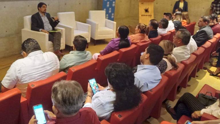 La conferencia de Florian François Höpfner se realizó en el ciclo de actividades que se realizan en Culiacán en el marco del Encuentro Internacional sobre Movilidad Humana.