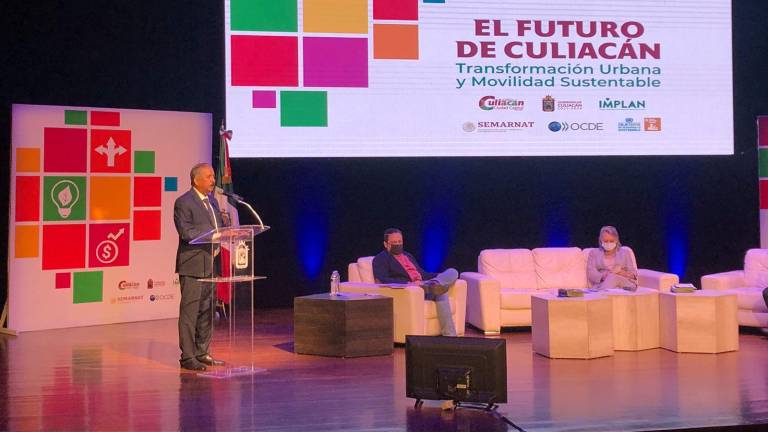 Estrada Ferreiro dijo que estos foros son necesarios para aprender de los especialistas y poner en práctica otras alternativas de transporte y movilidad en el municipio.