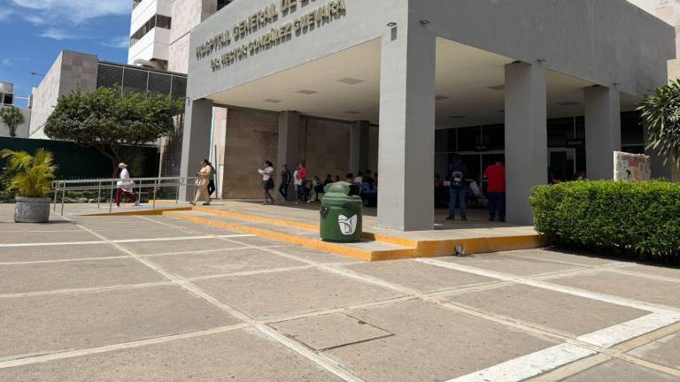 Su esposo fue trasladado a Mazatlán, donde inició un proceso de atención que ha estado marcado por irregularidades, retrasos y falta de claridad en los diagnósticos.