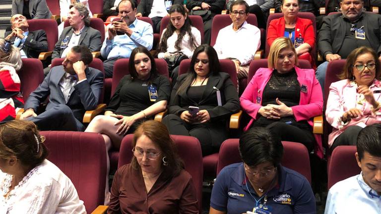 Gene René Bojórquez, Elizabeth Chía Galaviz, Viridiana Camacho, María del Rosario Osuna y Alba Virgen Montes, se fueron al informe del Rector de la UAS.
